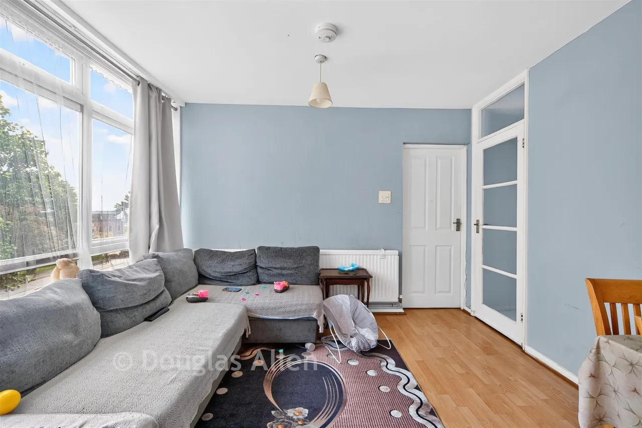 Chelmsford Road, South Woodford, E18, photo 4