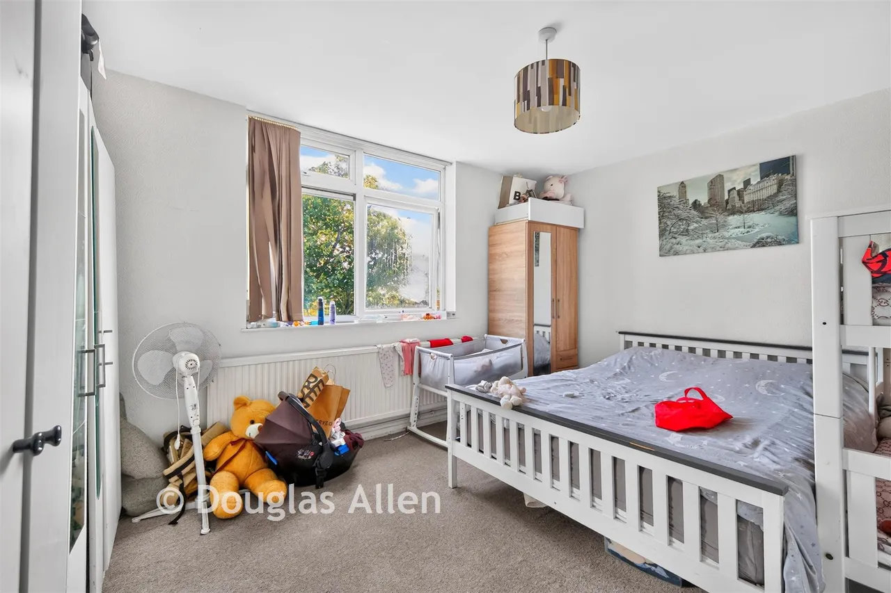 Chelmsford Road, South Woodford, E18, photo 5