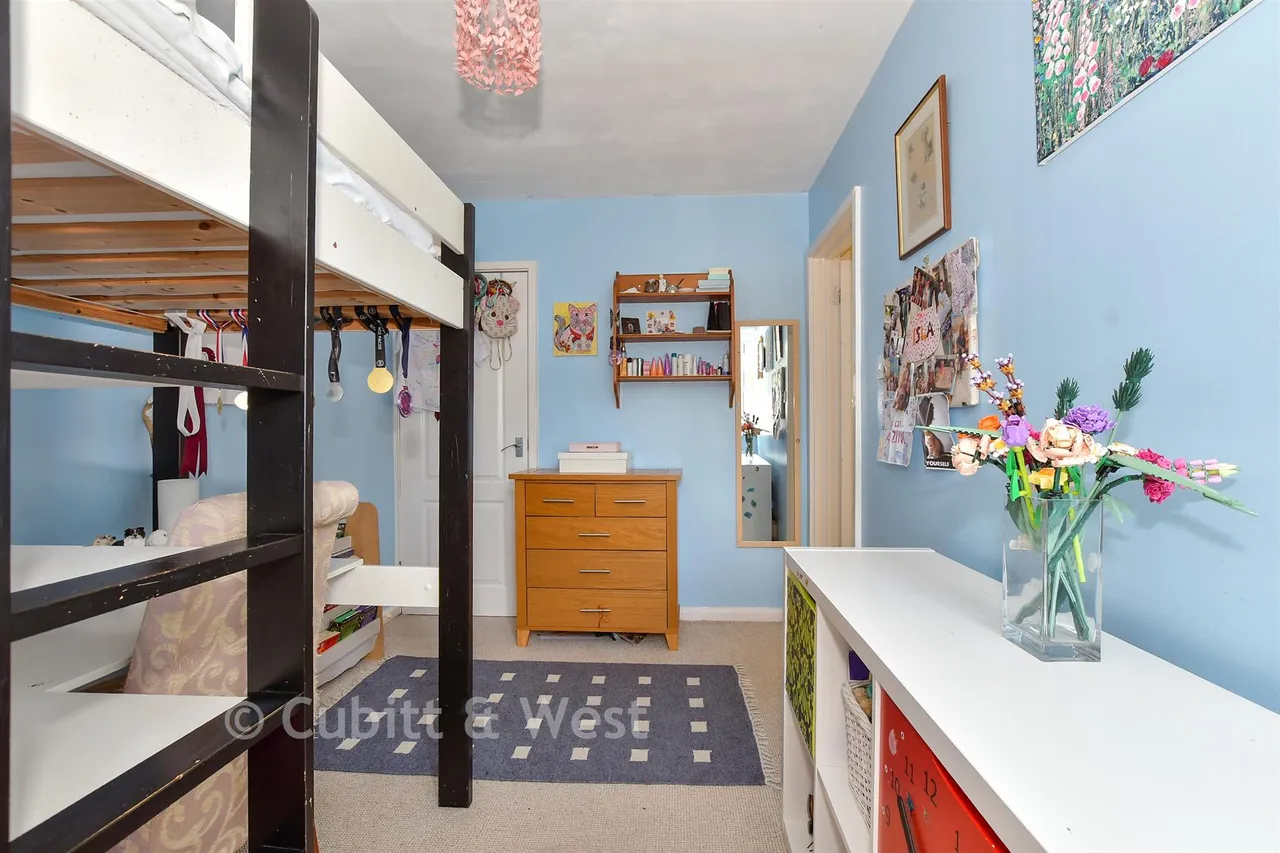 Taylors Crescent, Cranleigh, GU6, photo 7