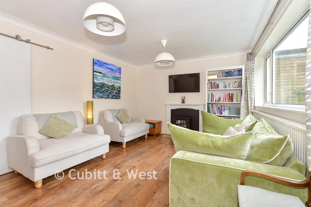 Taylors Crescent, Cranleigh, GU6, photo 3