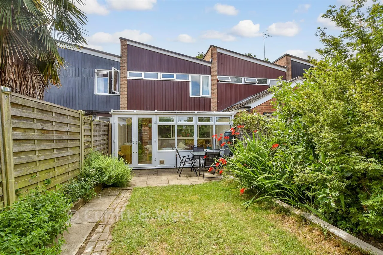 Taylors Crescent, Cranleigh, GU6, photo 10