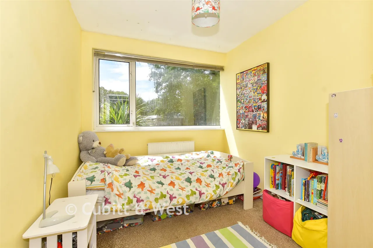 Taylors Crescent, Cranleigh, GU6, photo 8