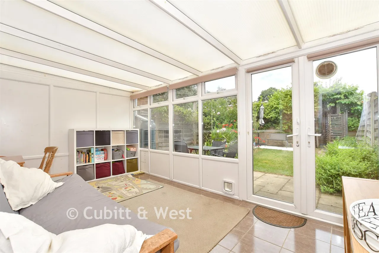 Taylors Crescent, Cranleigh, GU6, photo 5