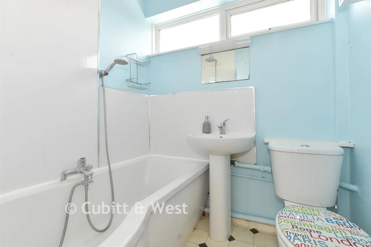 Taylors Crescent, Cranleigh, GU6, photo 9