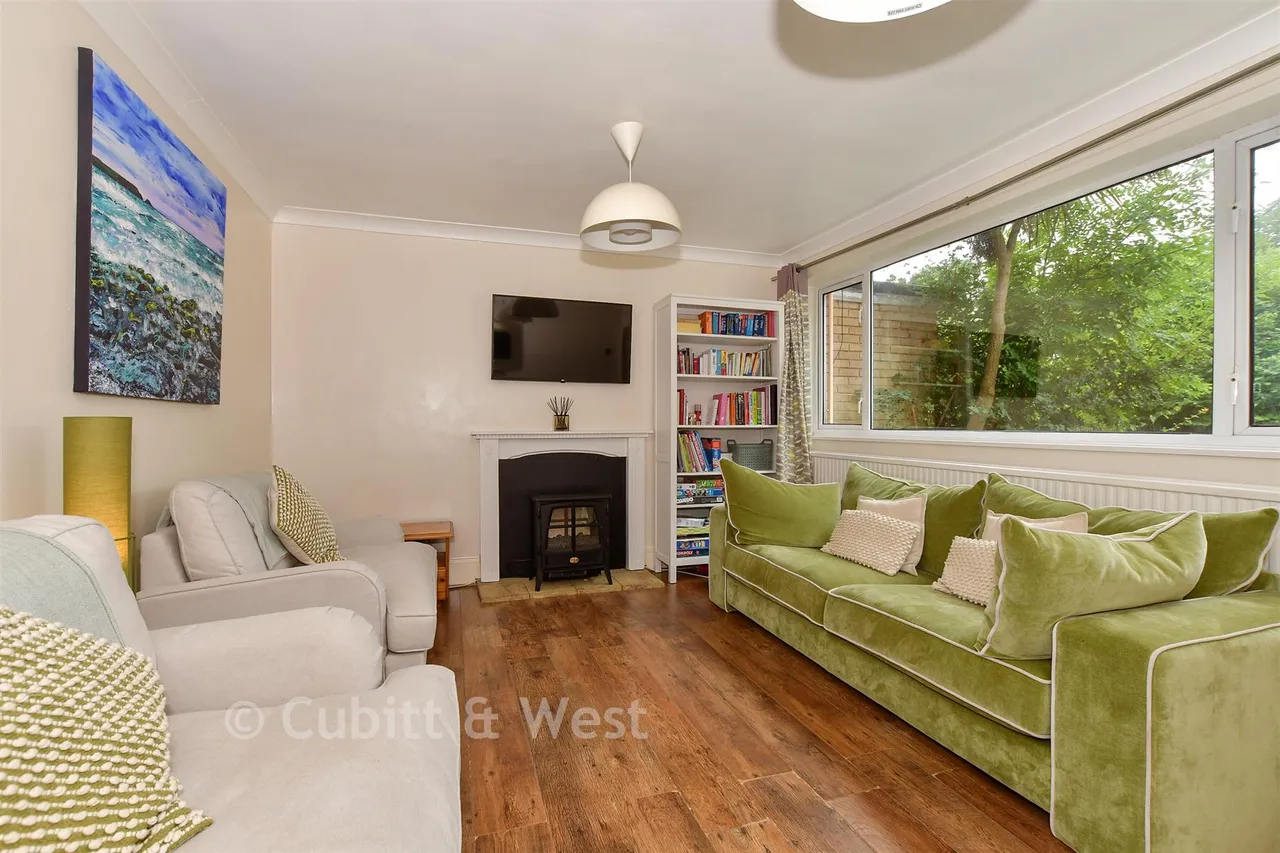 Taylors Crescent, Cranleigh, GU6, photo 4