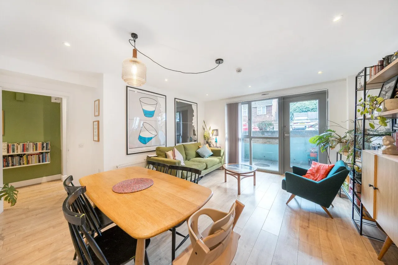 3 bed flat for sale, Cawnpore Street, London, SE19