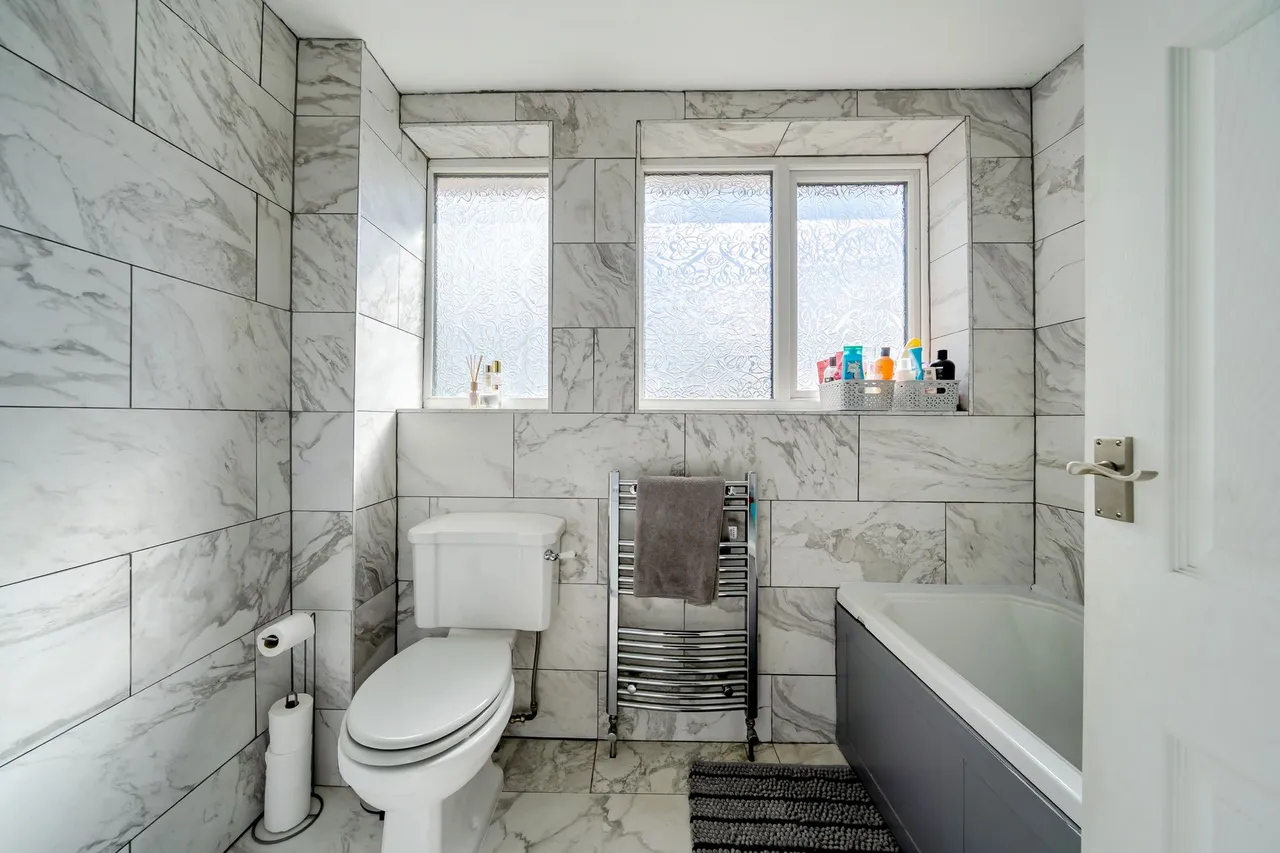 Cumber Close, Wilmslow, photo 18