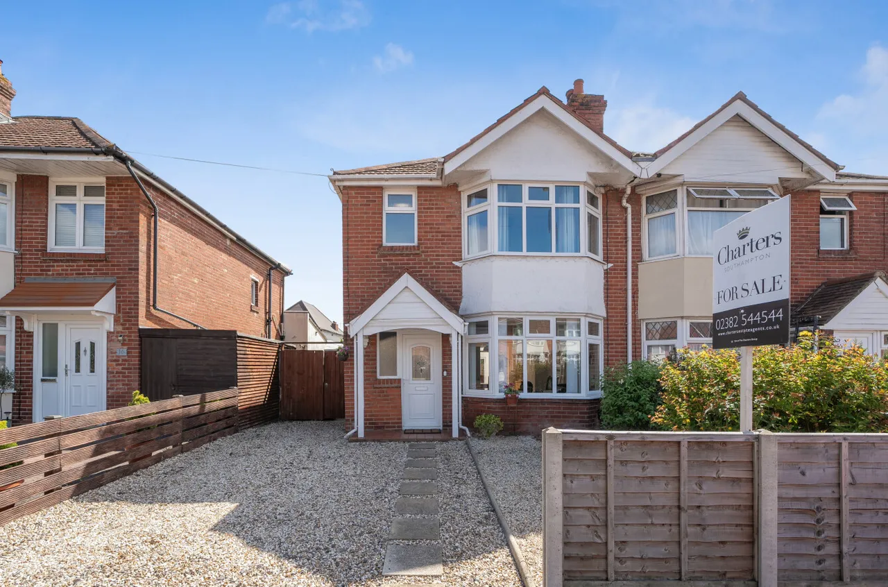 3 bed house for sale, King Georges Avenue, Regents Park, SO15