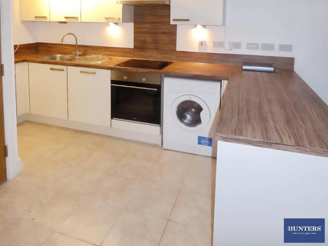 Dewsbury Road, Elland, HX5, photo 2