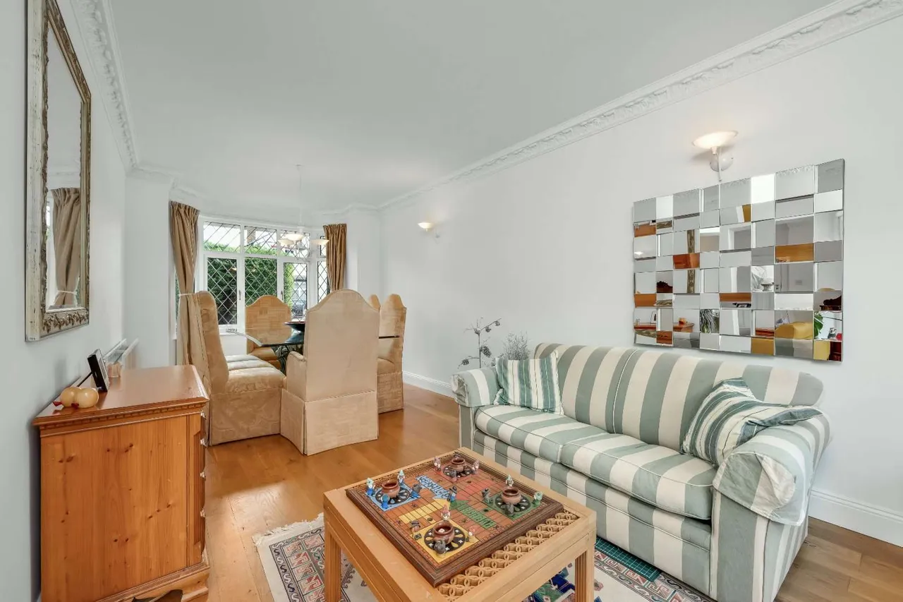 Kings Road, Walton-on-Thames, KT12, photo 3