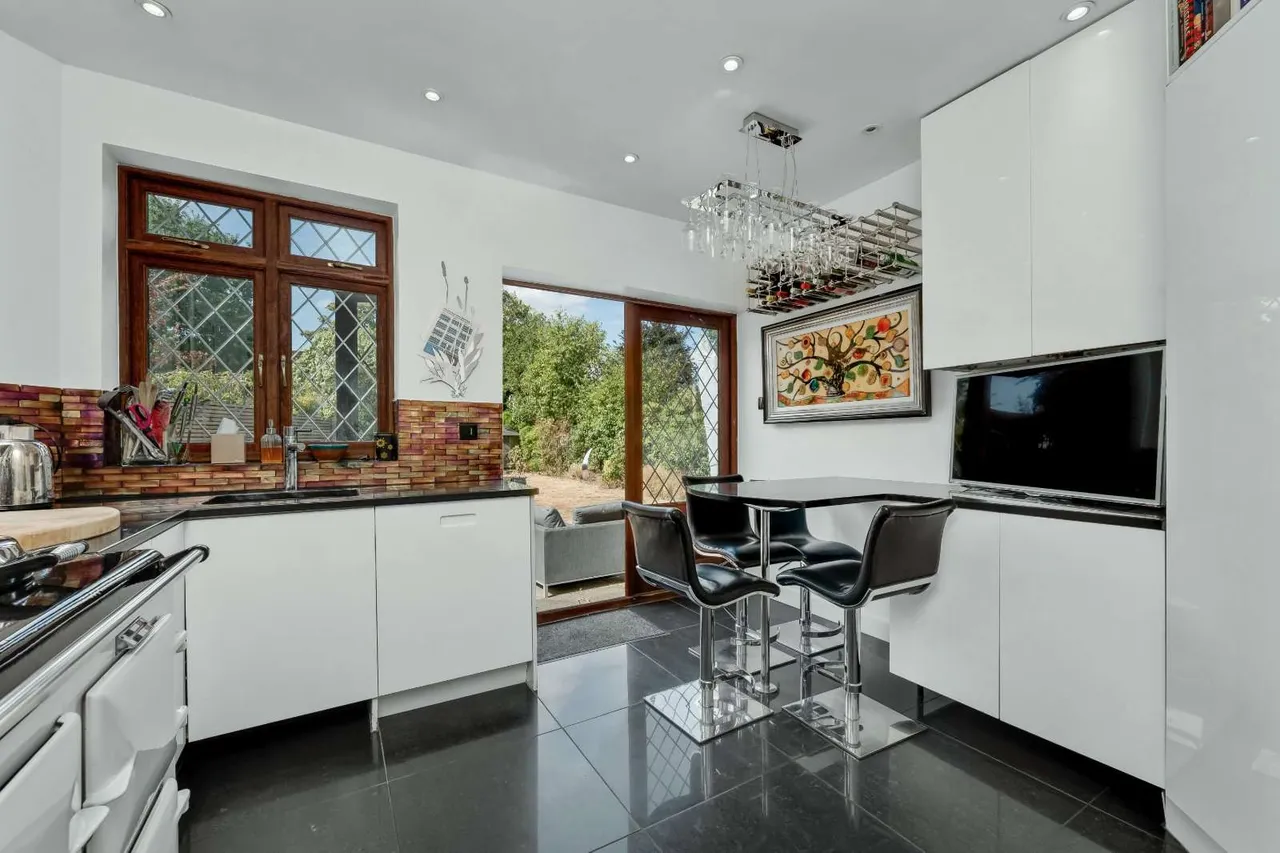 Kings Road, Walton-on-Thames, KT12, photo 11