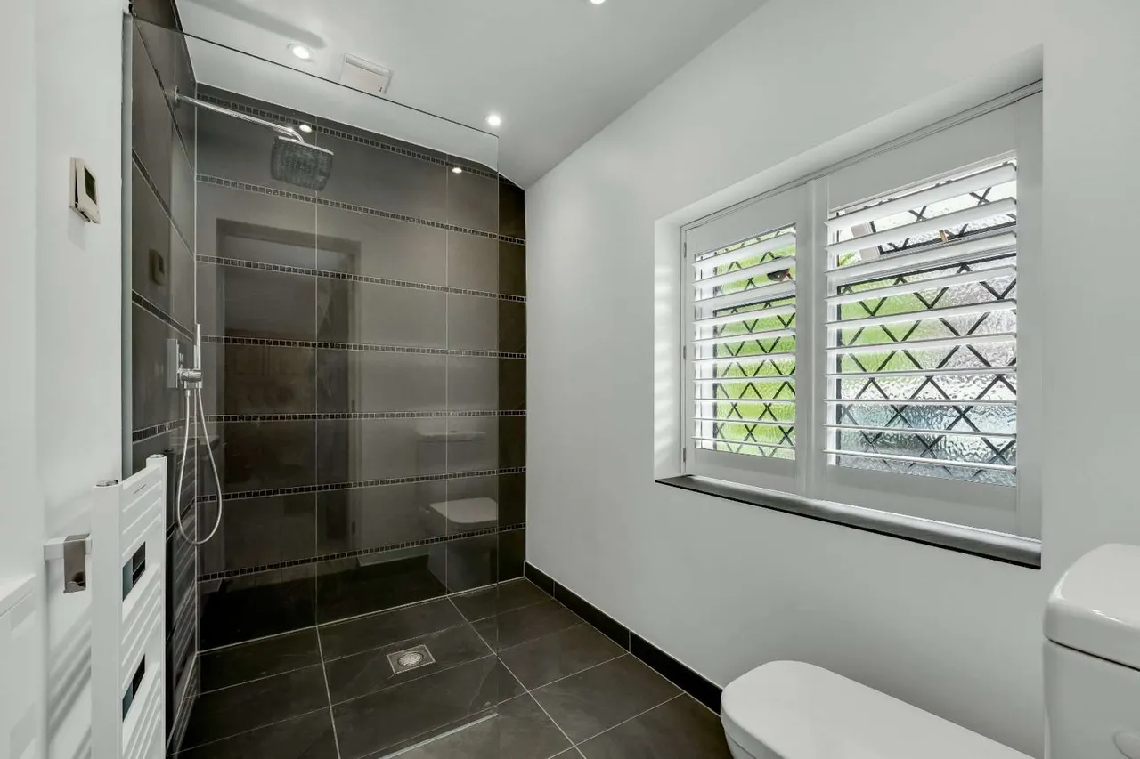 Kings Road, Walton-on-Thames, KT12, photo 15