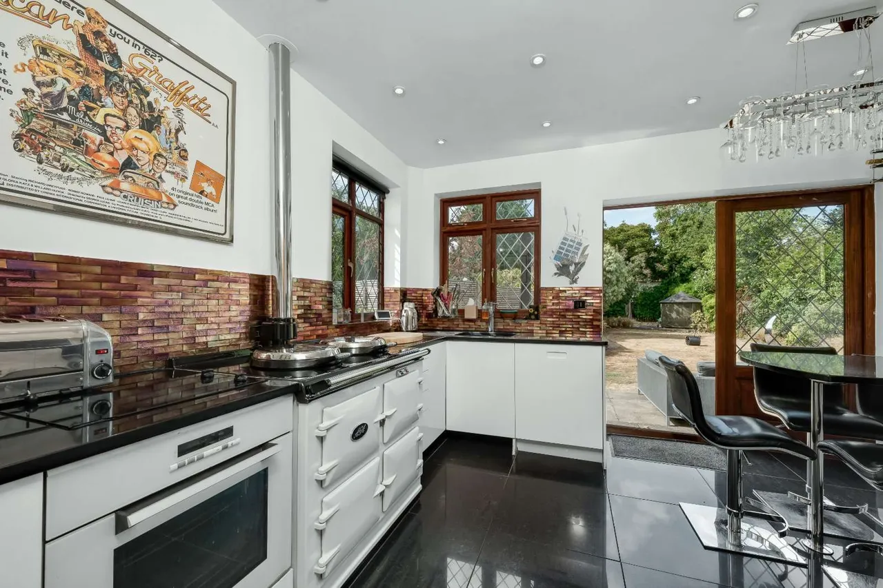 Kings Road, Walton-on-Thames, KT12, photo 5