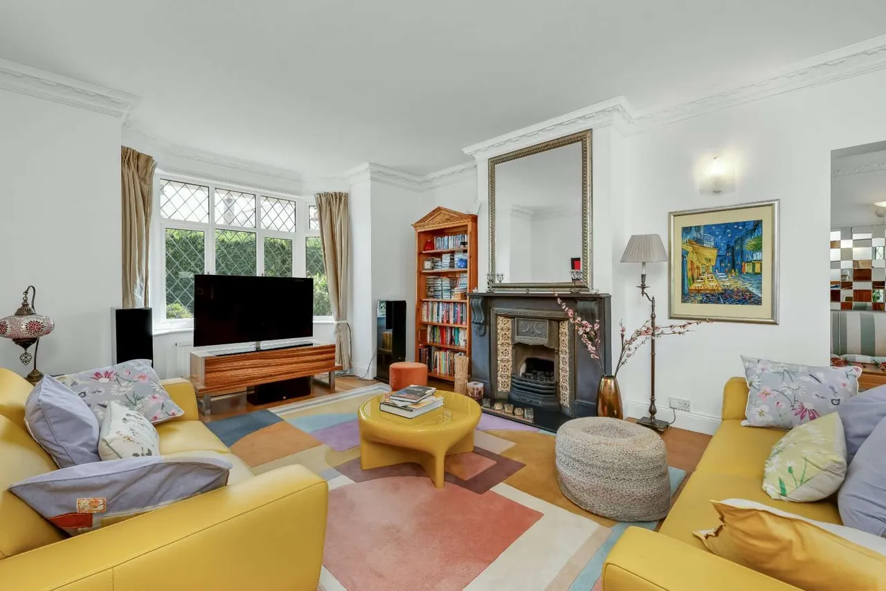 Kings Road, Walton-on-Thames, KT12, photo 2