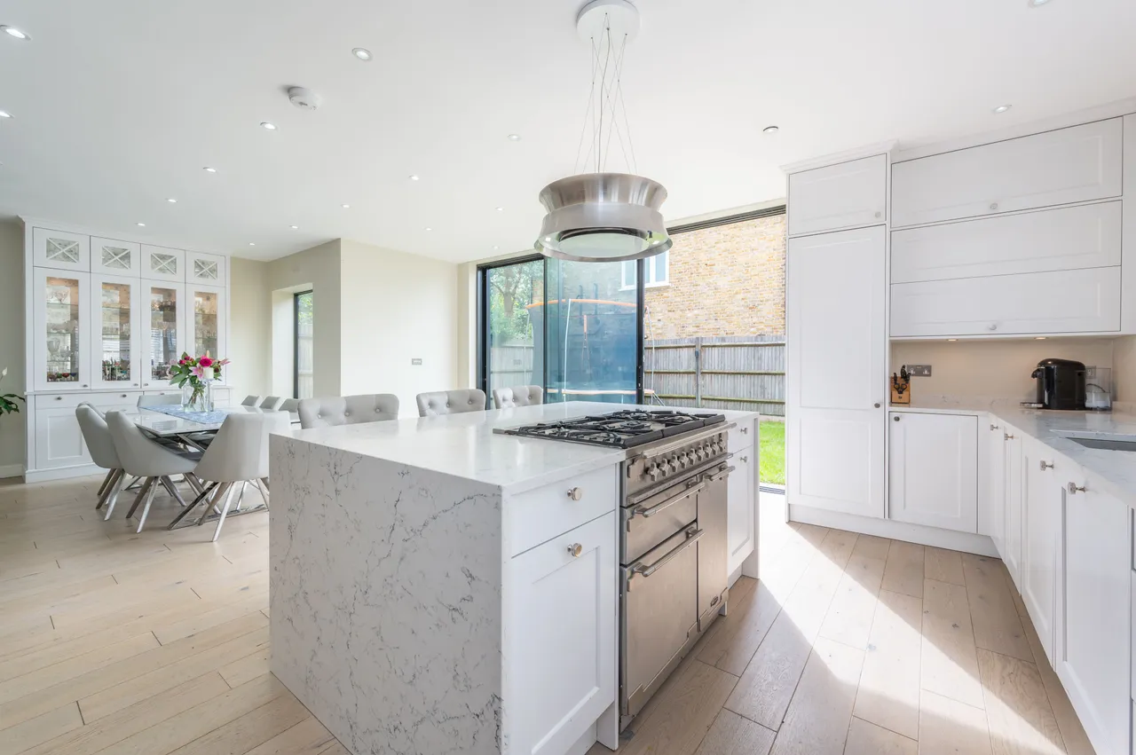 4 bed house for sale — 1 Chara Place, Milnthorpe Road, London