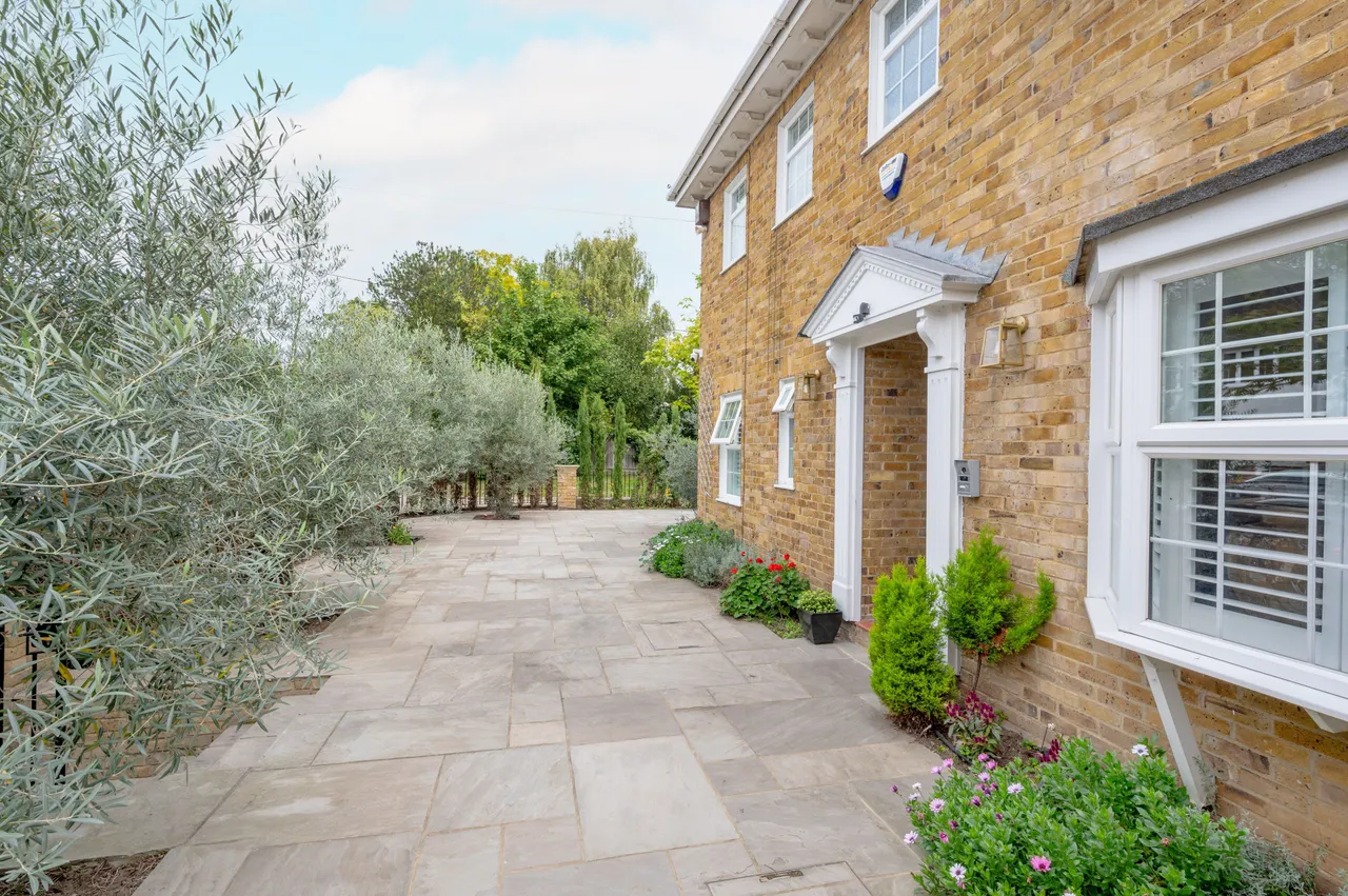 1 Chara Place, Milnthorpe Road, London, photo 2