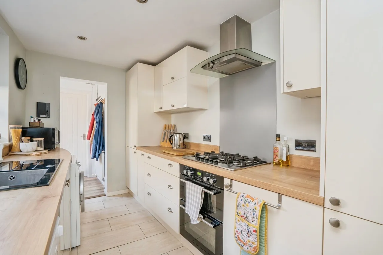 London Road, Purbrook, PO7, photo 9