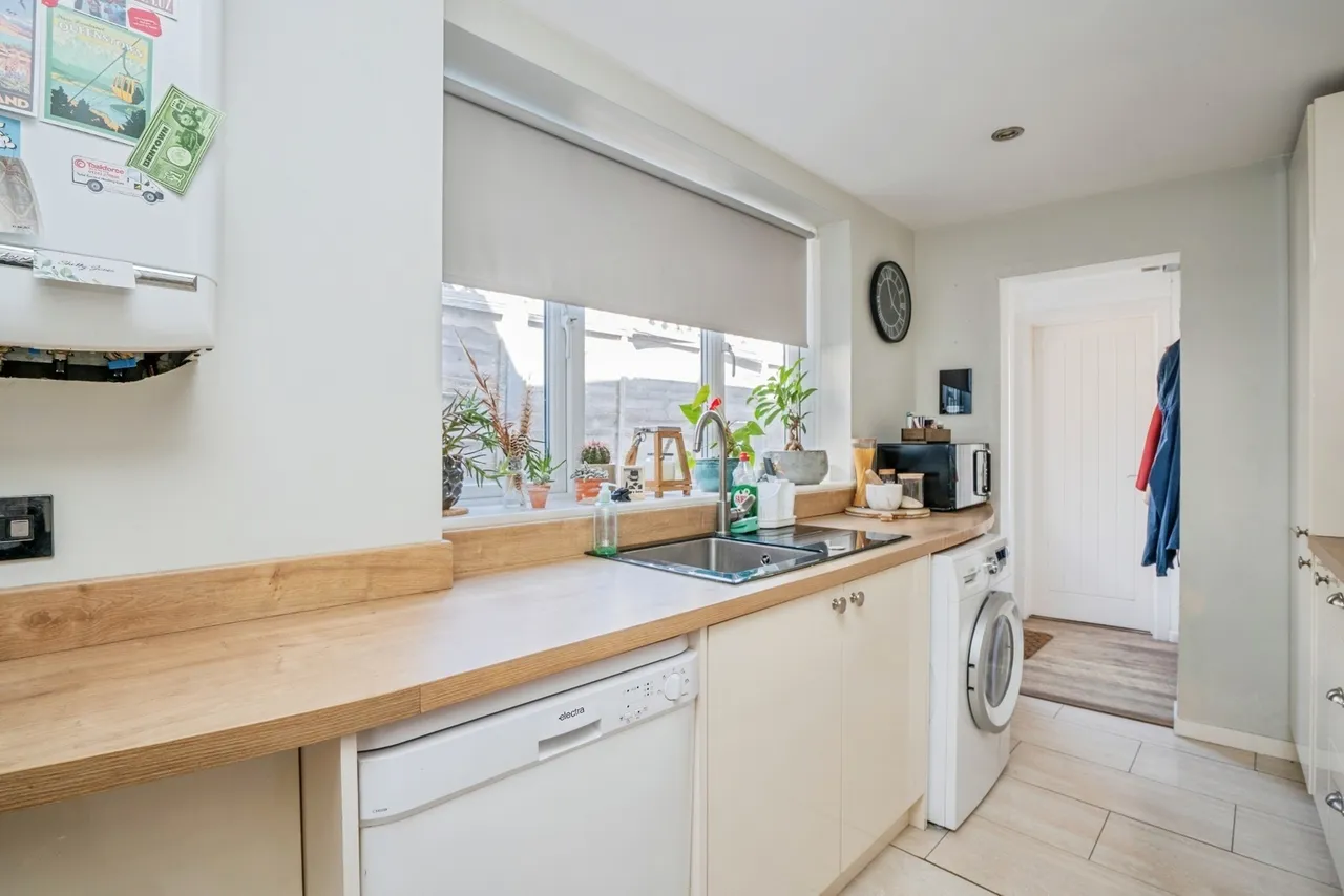 London Road, Purbrook, PO7, photo 8