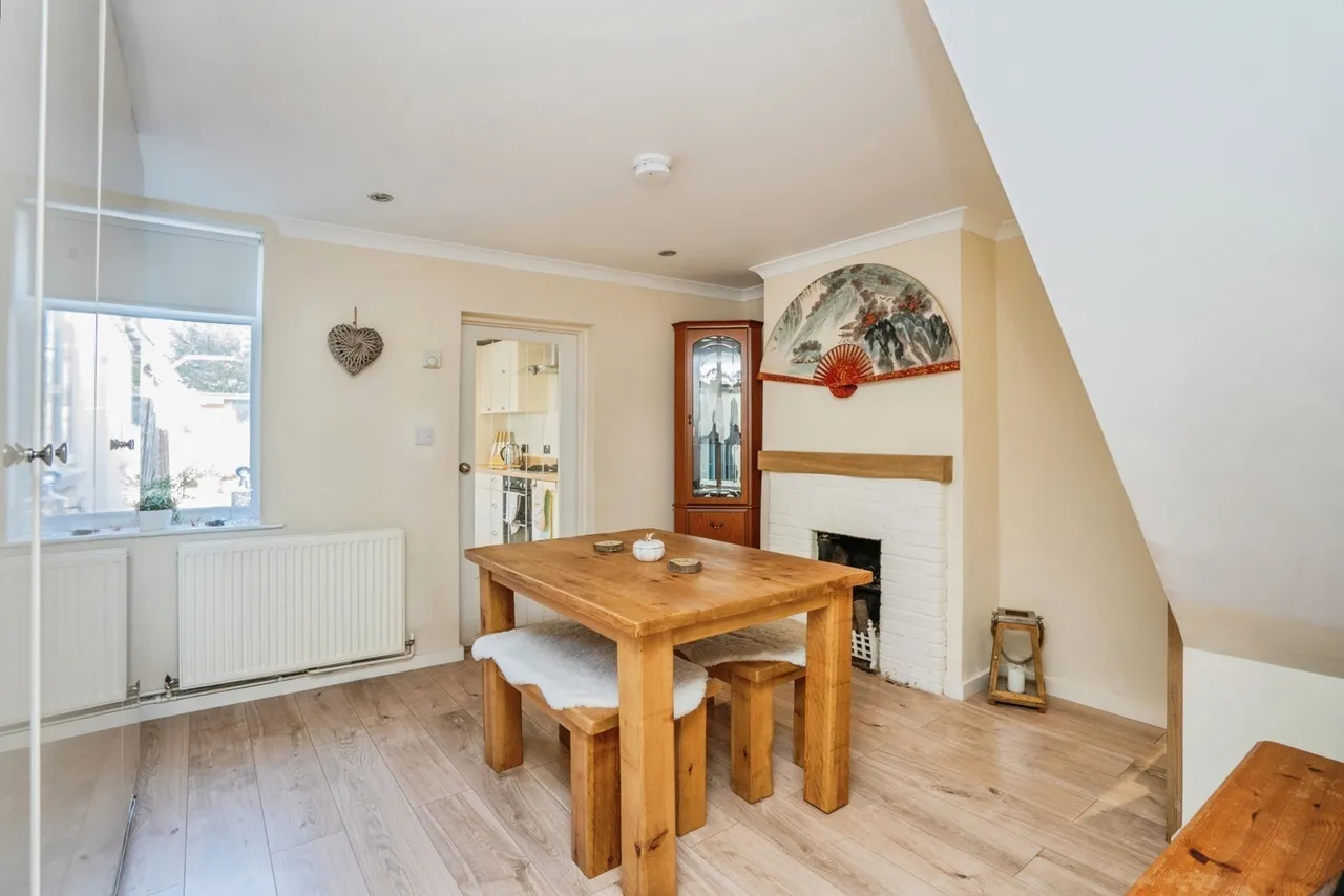 London Road, Purbrook, PO7, photo 5