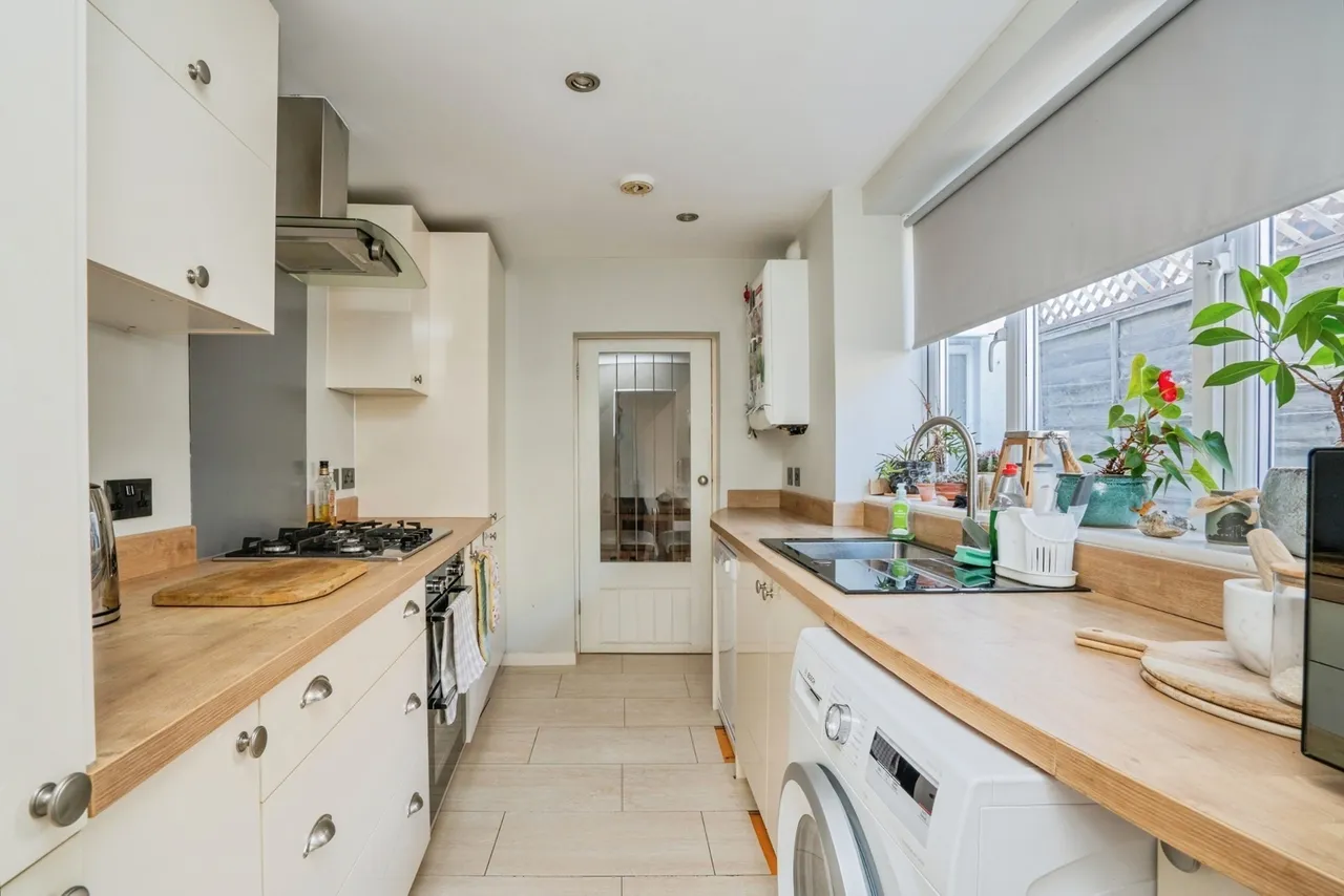 London Road, Purbrook, PO7, photo 7