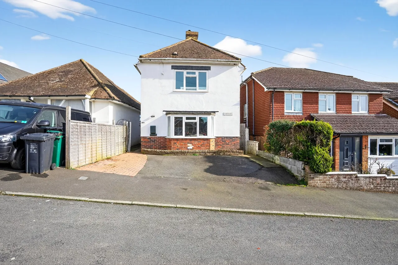 3 bed house for sale — Seaview Road, Woodingdean, Brighton
