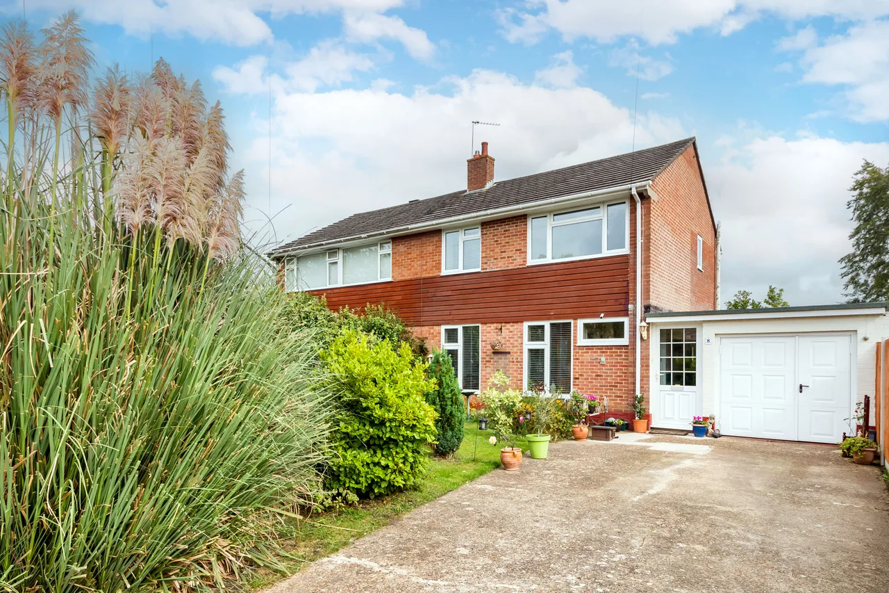 3 bed house for sale — 8 Pound Close, Ringwood, Ringwood, BH24 1LR