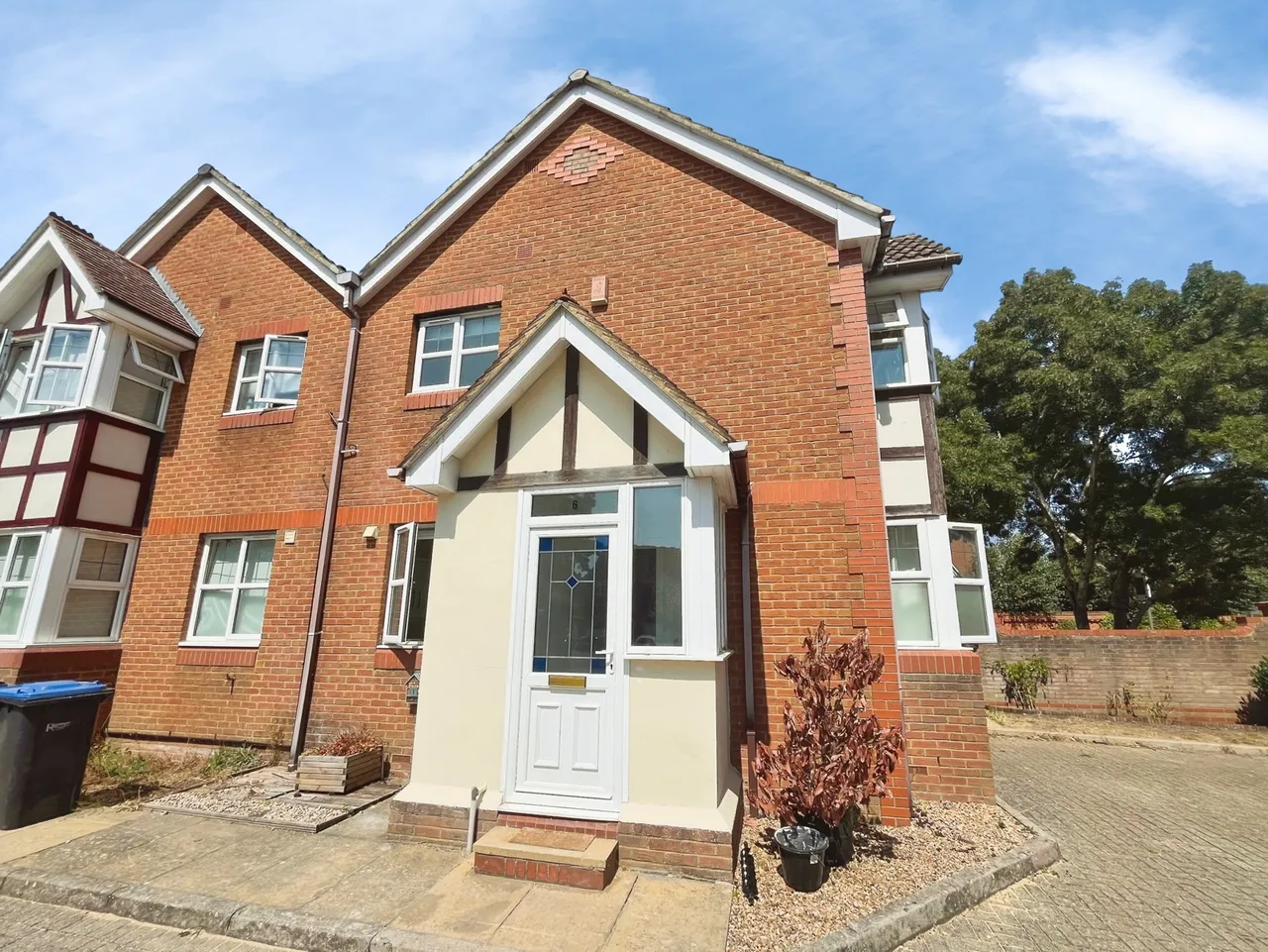 2 bed house to rent, The Orchard, Virginia Water, GU25