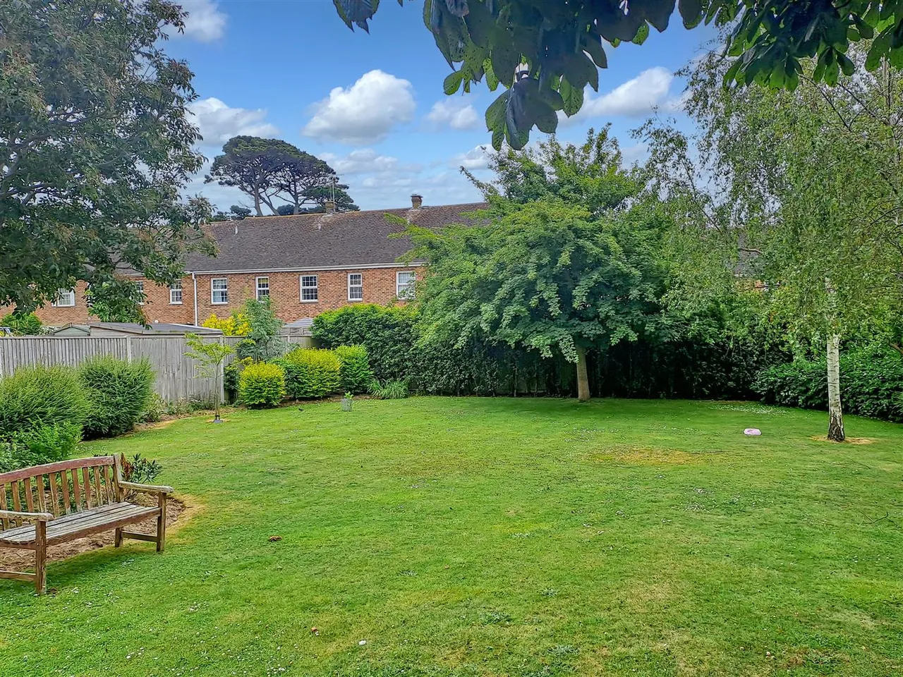 The Limes, Rustington, photo 14