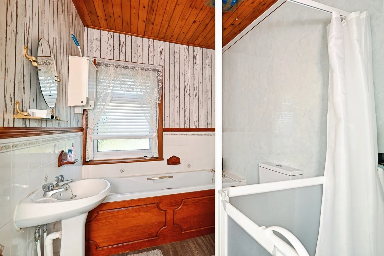 Queenborough Road, Halfway, ME12, photo 10