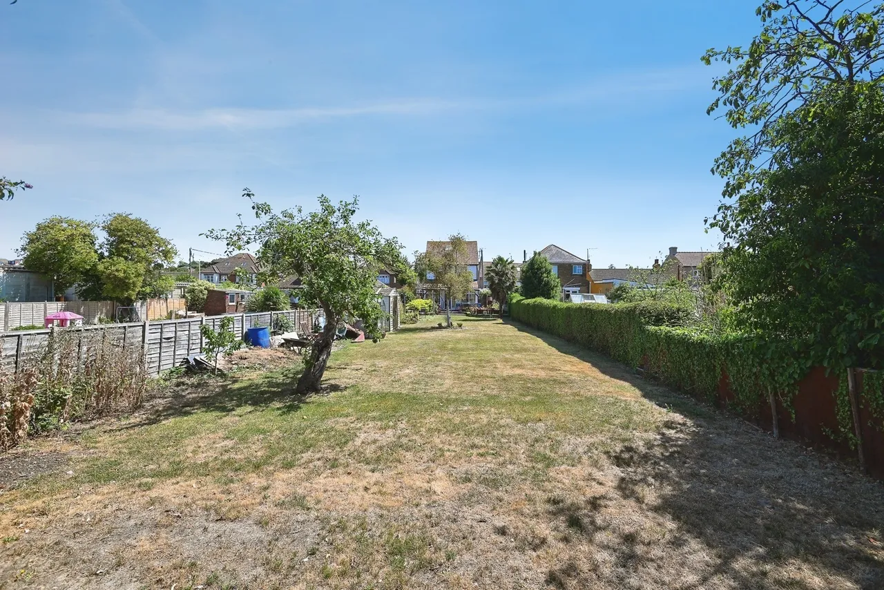 Queenborough Road, Halfway, ME12, photo 12