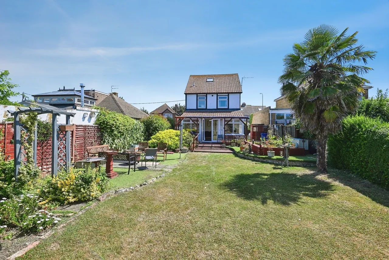 Queenborough Road, Halfway, ME12, photo 11