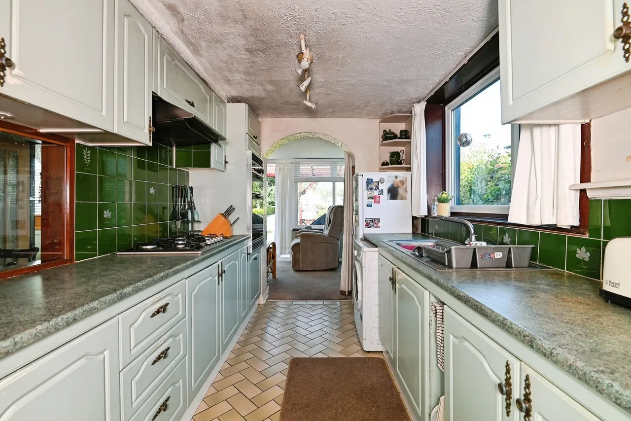 Queenborough Road, Halfway, ME12, photo 5