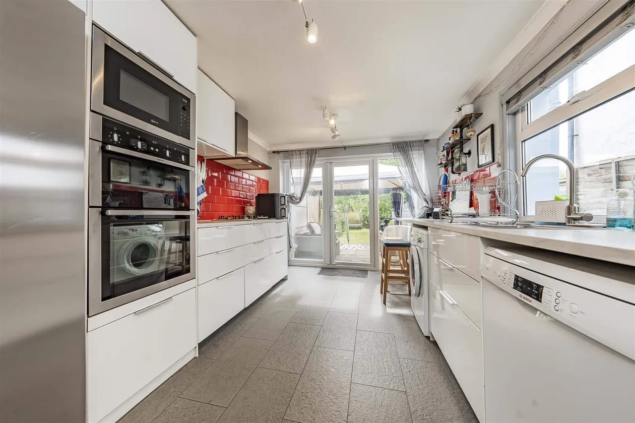 Penn Road, Datchet, Slough, Berkshire, SL3 9HT, photo 3