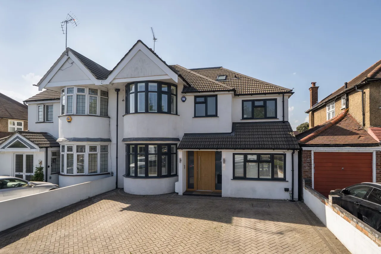 6 bed house for sale, Parkside Way, Harrow, HA2