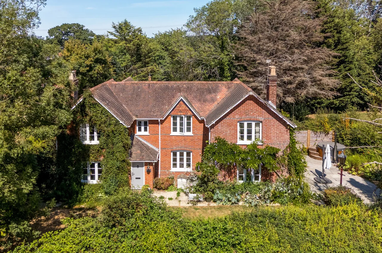 3 bed house for sale, Castle Farm Lane, Wickham, PO17