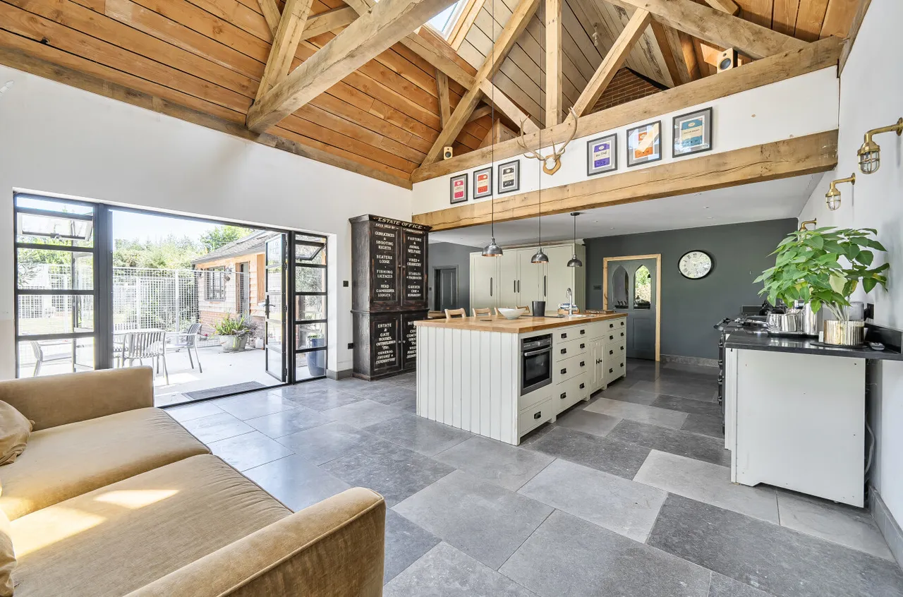Castle Farm Lane, Wickham, PO17, photo 6