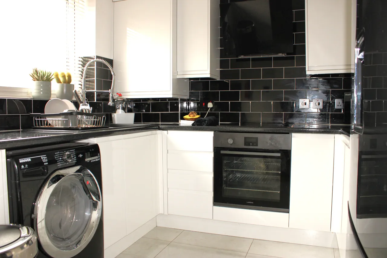 2 bed flat to rent — Gurney Close. Barking, IG11