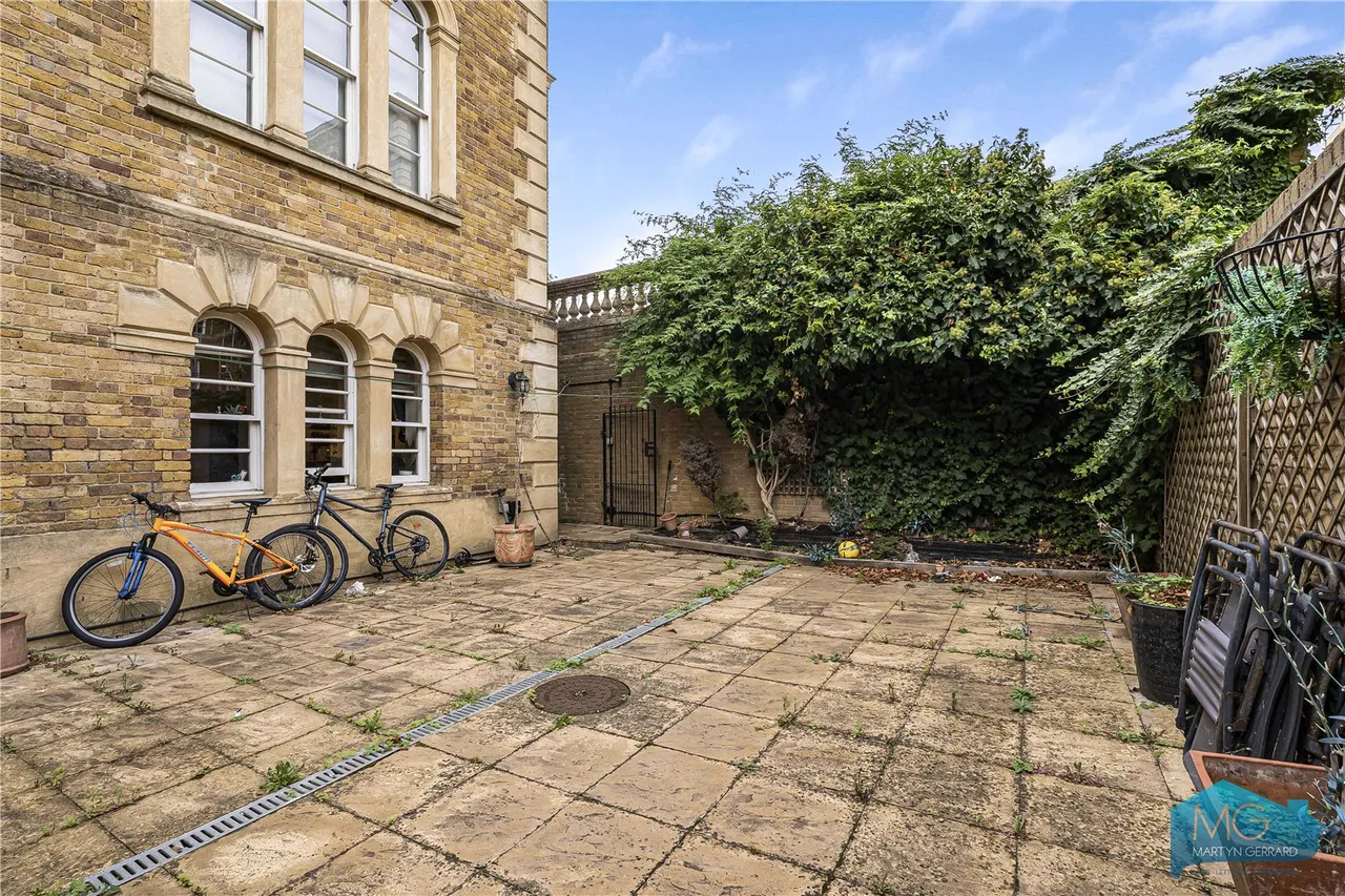 Royal Drive, London, N11, photo 10