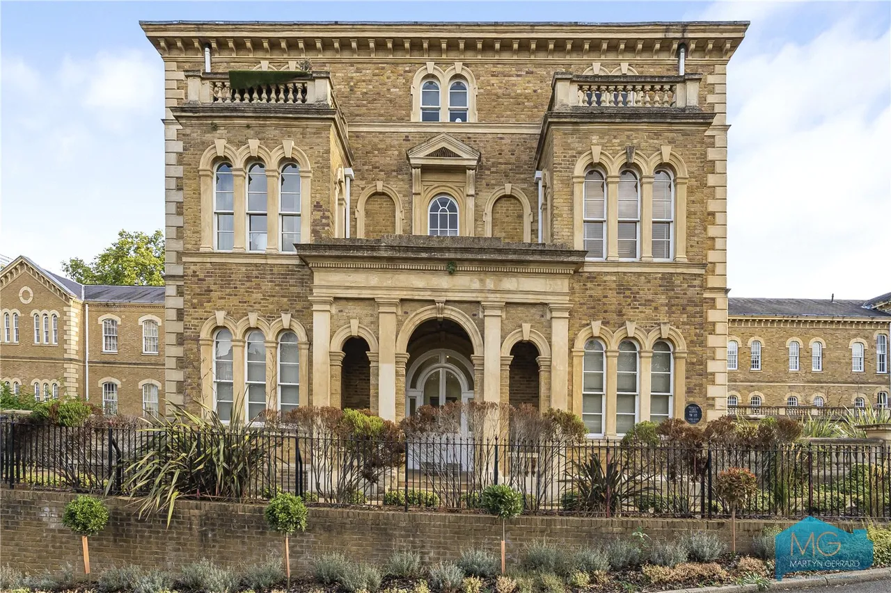 Royal Drive, London, N11, photo 14