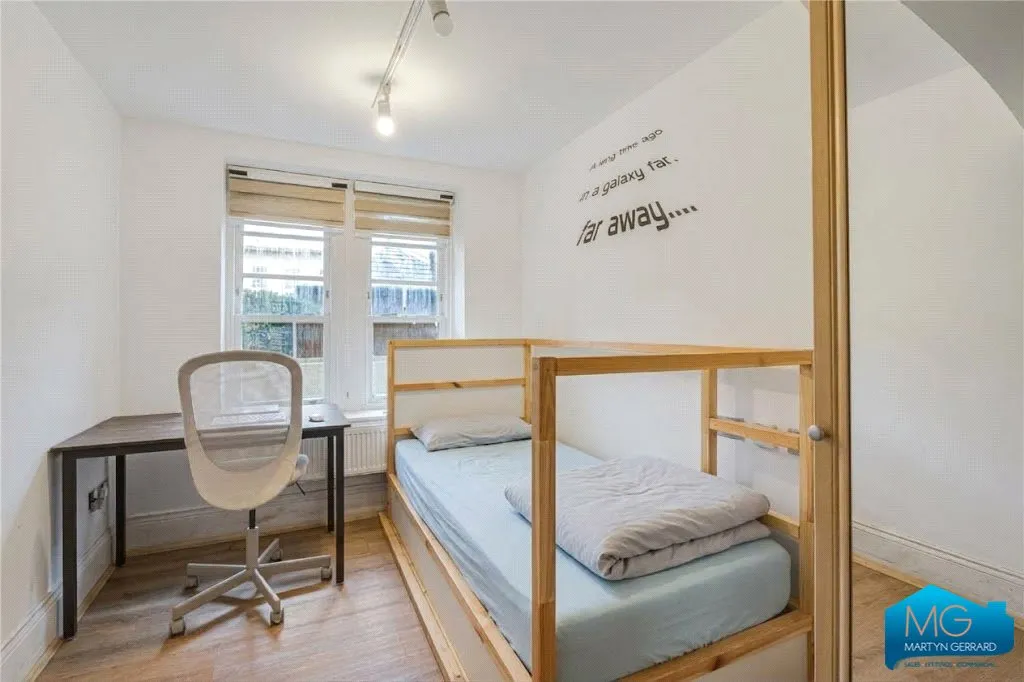 Royal Drive, London, N11, photo 9