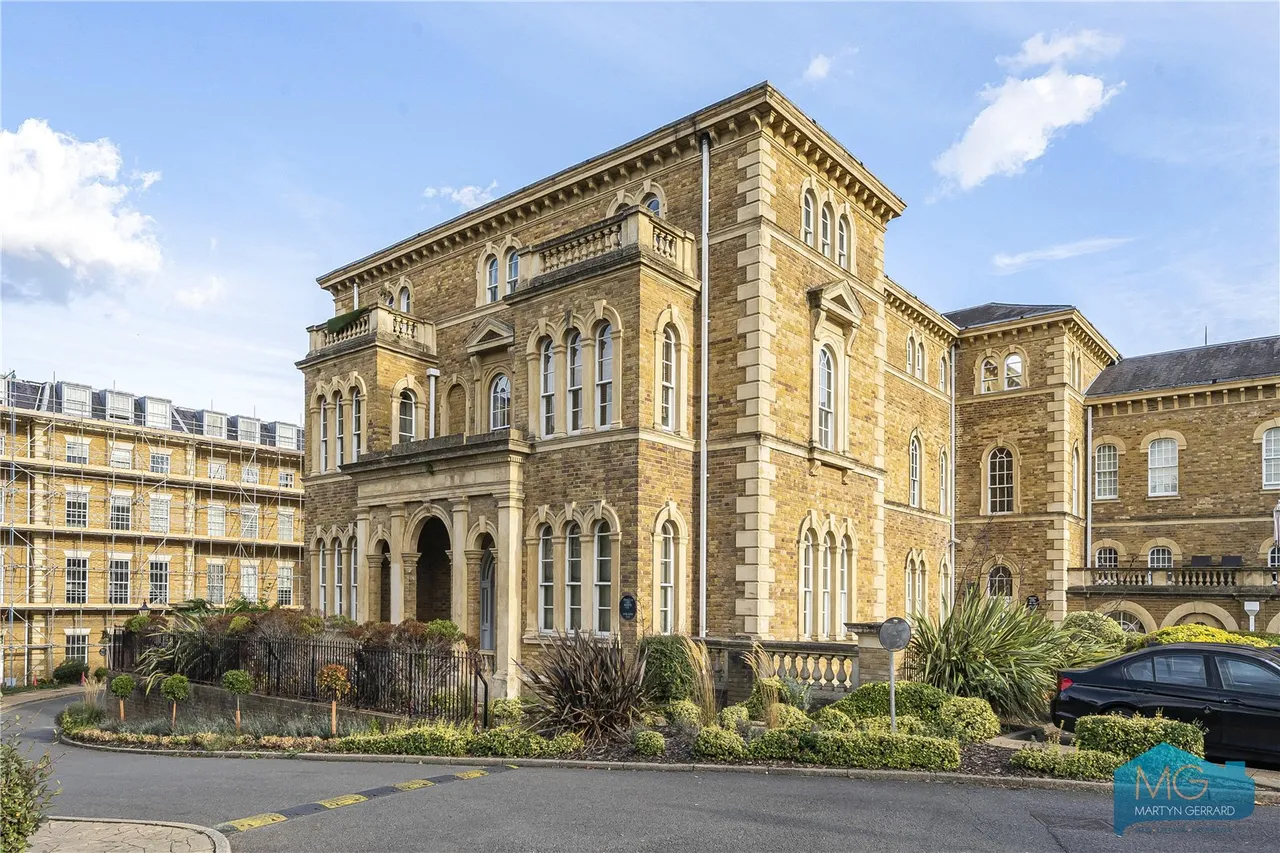 Royal Drive, London, N11, photo 13