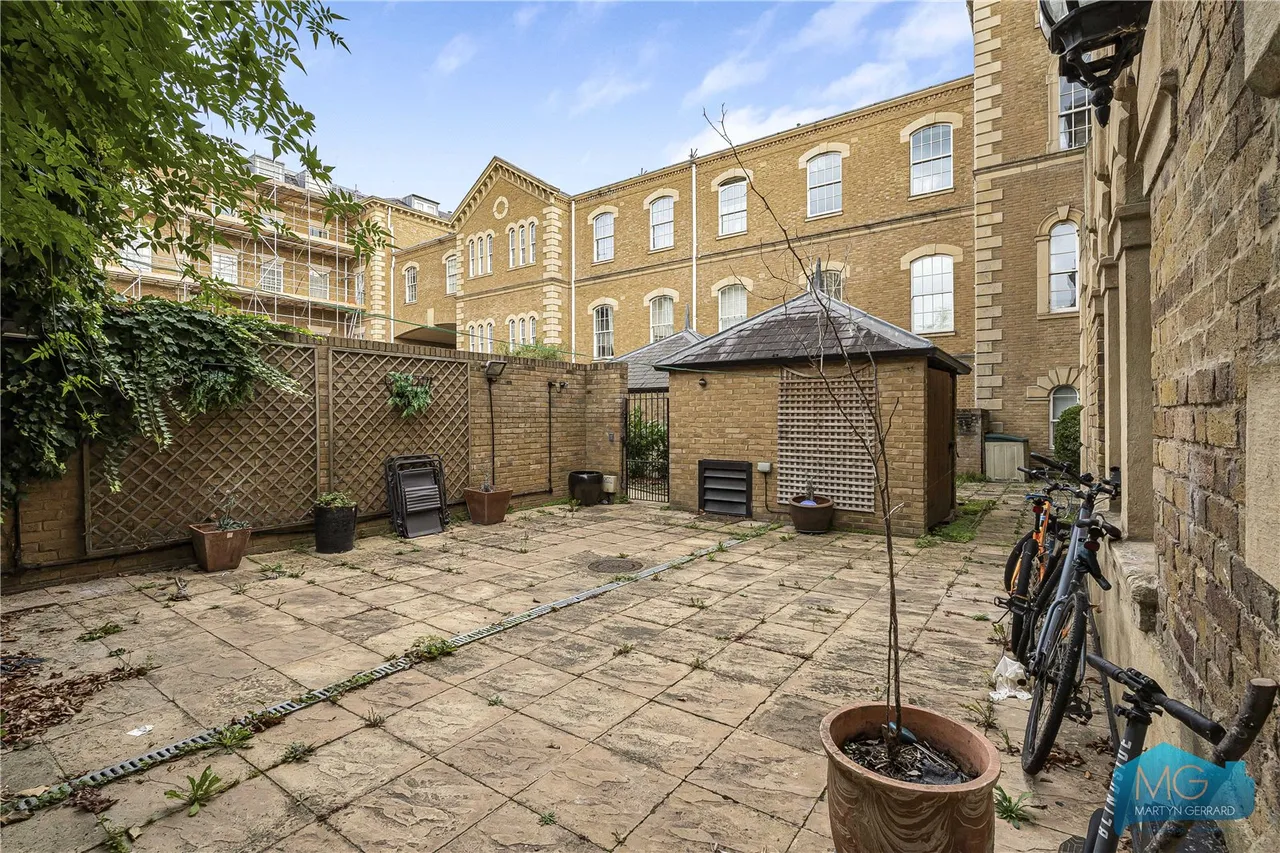 Royal Drive, London, N11, photo 5