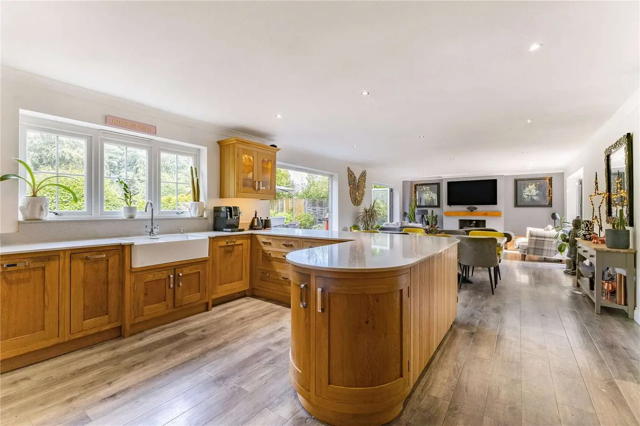Telegraph Lane, Four Marks, Alton, Hampshire, GU34 5AX, photo 3