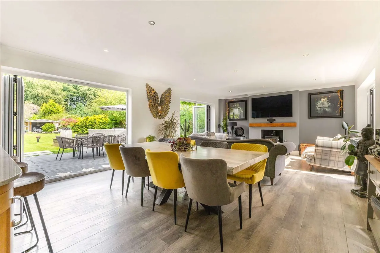 Telegraph Lane, Four Marks, Alton, Hampshire, GU34 5AX, photo 5