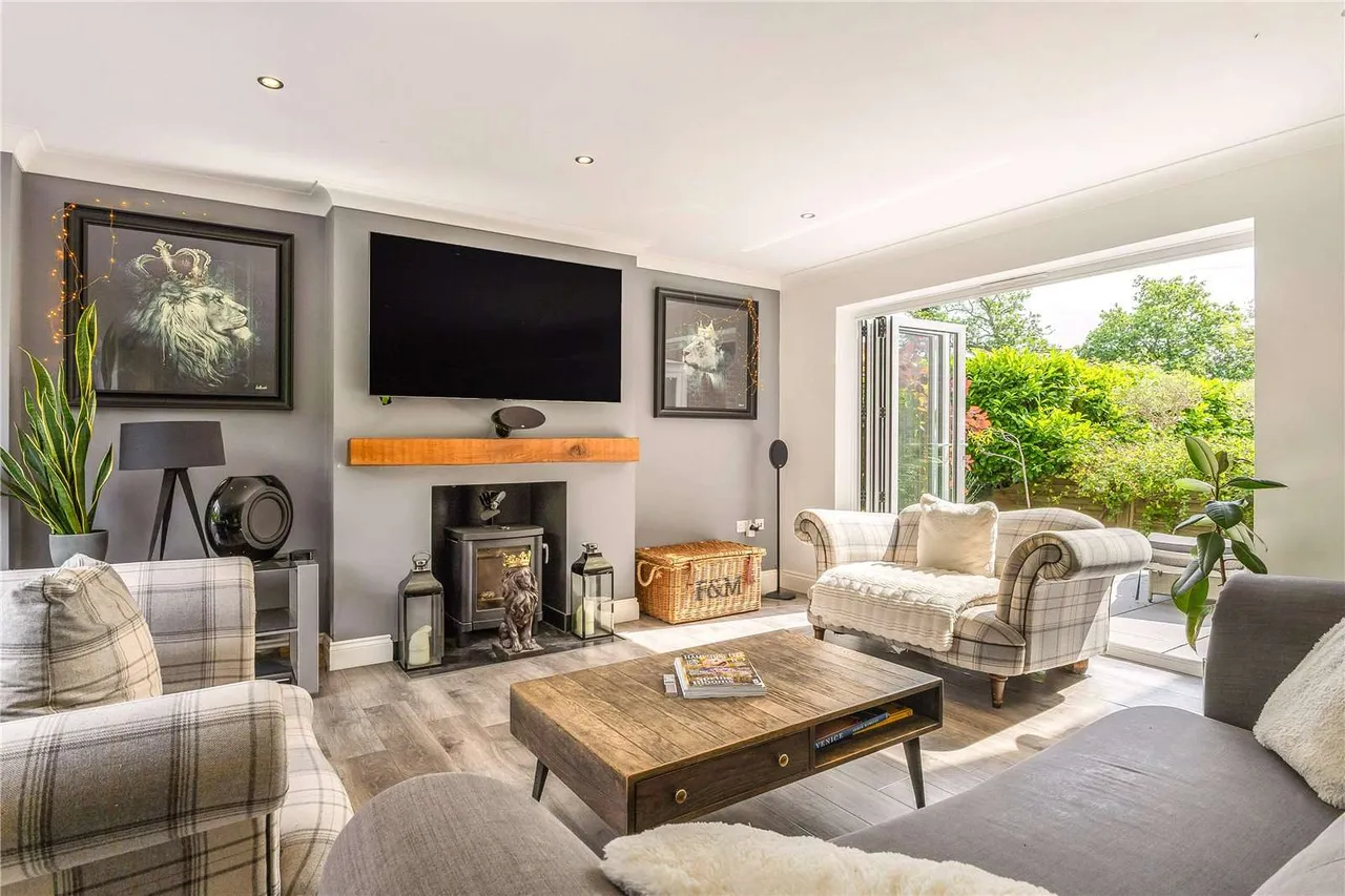 Telegraph Lane, Four Marks, Alton, Hampshire, GU34 5AX, photo 6