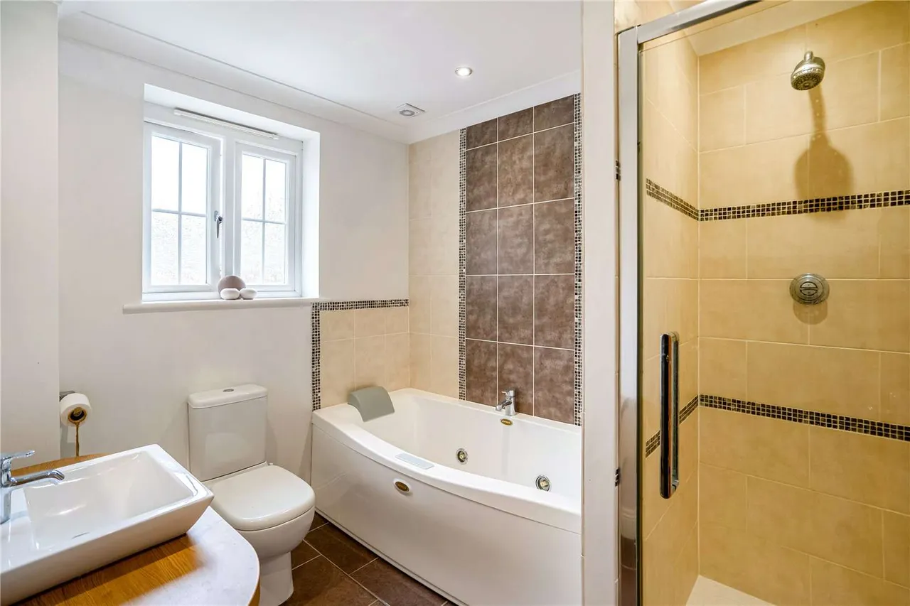 Telegraph Lane, Four Marks, Alton, Hampshire, GU34 5AX, photo 12