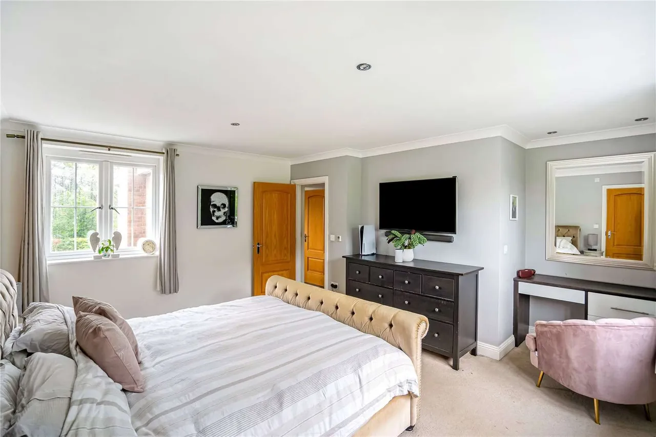 Telegraph Lane, Four Marks, Alton, Hampshire, GU34 5AX, photo 10