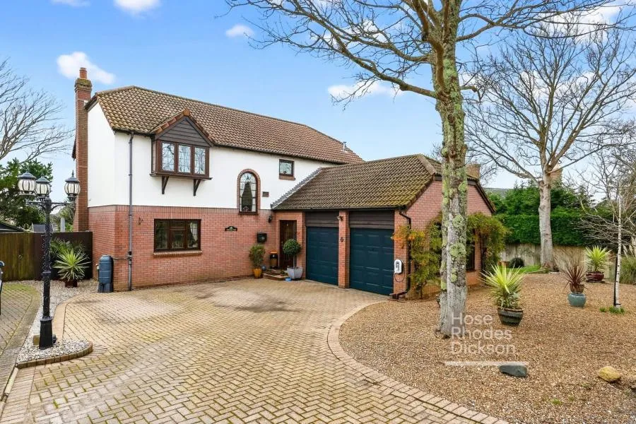4 bed house for sale, Debourne Manor Drive, Cowes, PO31