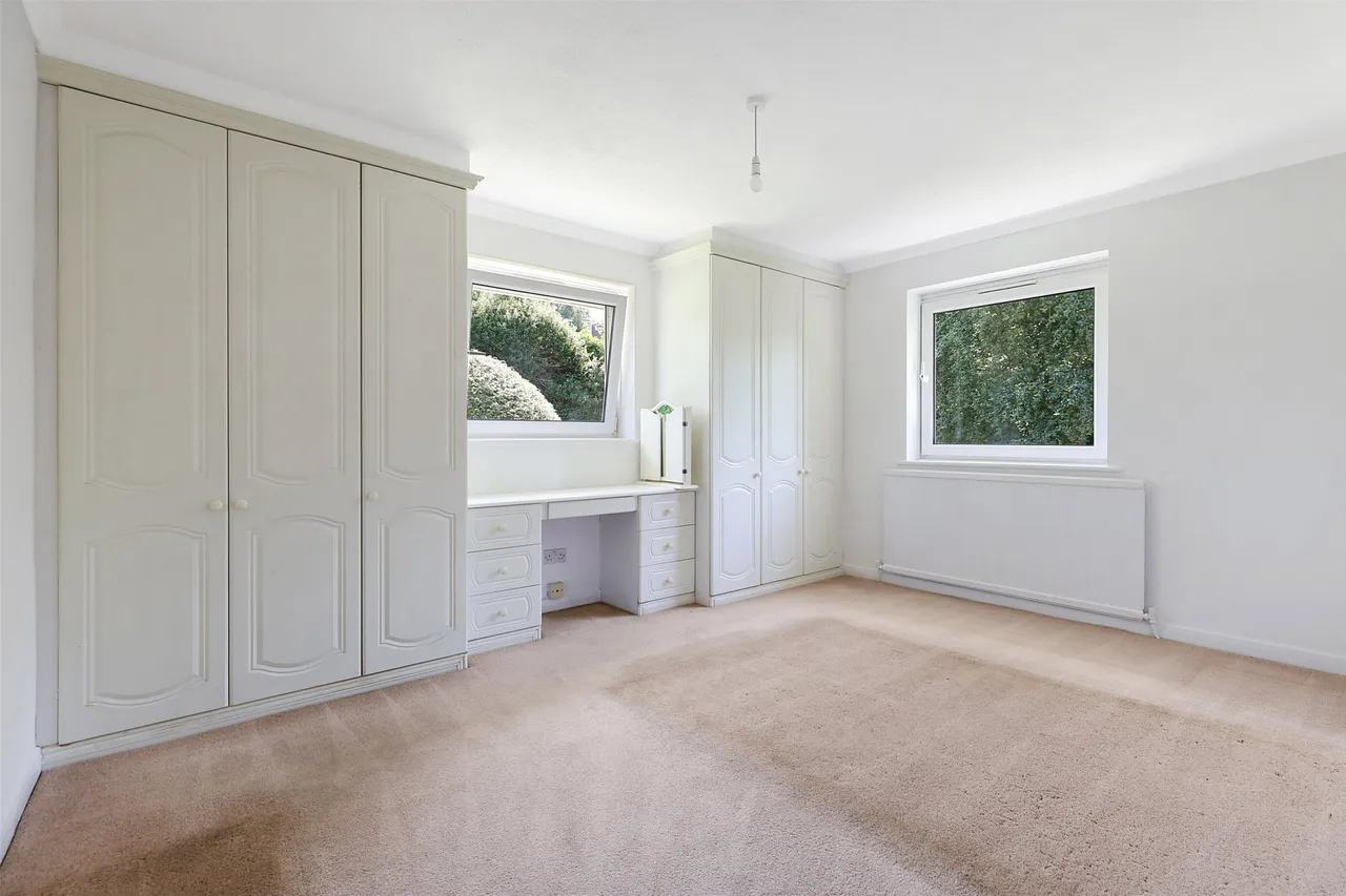 Priory Court, Tower Hill, RH4, photo 5