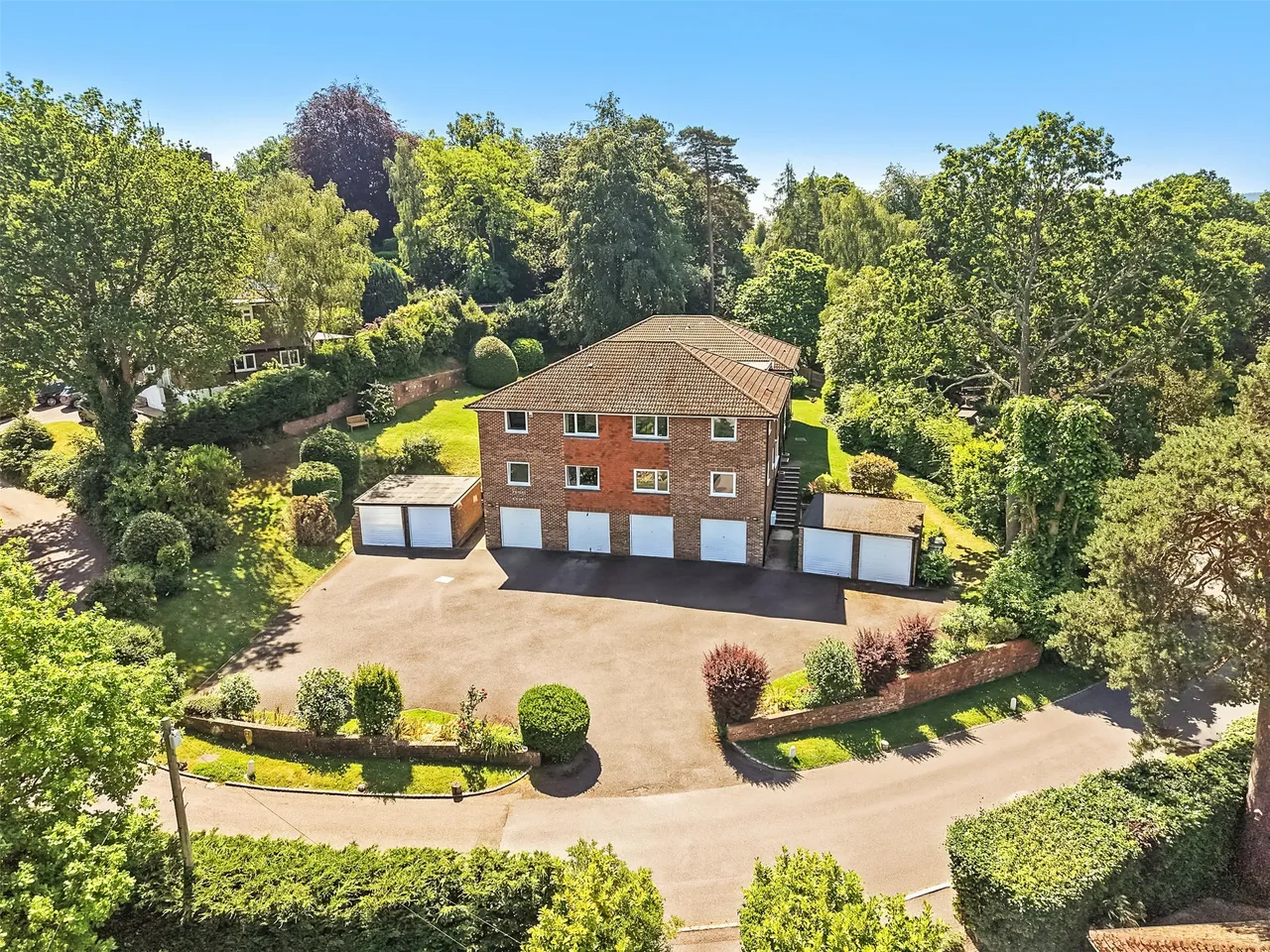 Priory Court, Tower Hill, RH4, photo 11